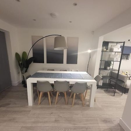 New 4 Bedrm House! Parking. 10Min To City / Etihad Manchester Exterior foto