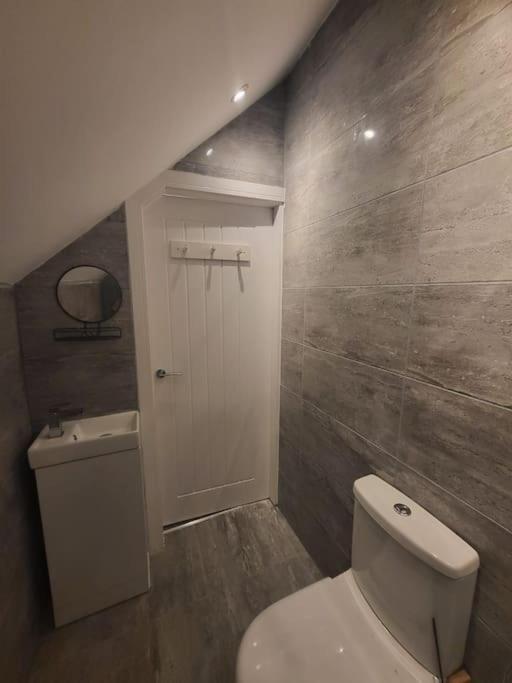 New 4 Bedrm House! Parking. 10Min To City / Etihad Manchester Exterior foto