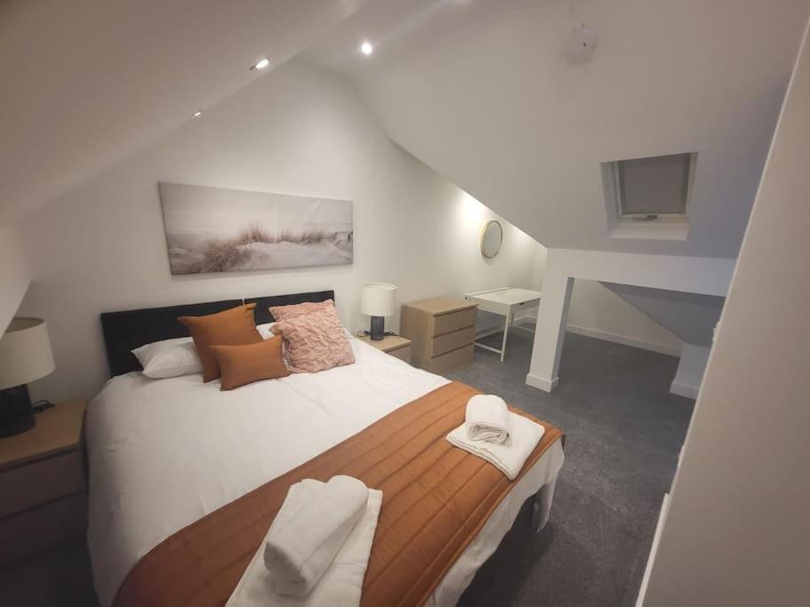 New 4 Bedrm House! Parking. 10Min To City / Etihad Manchester Exterior foto